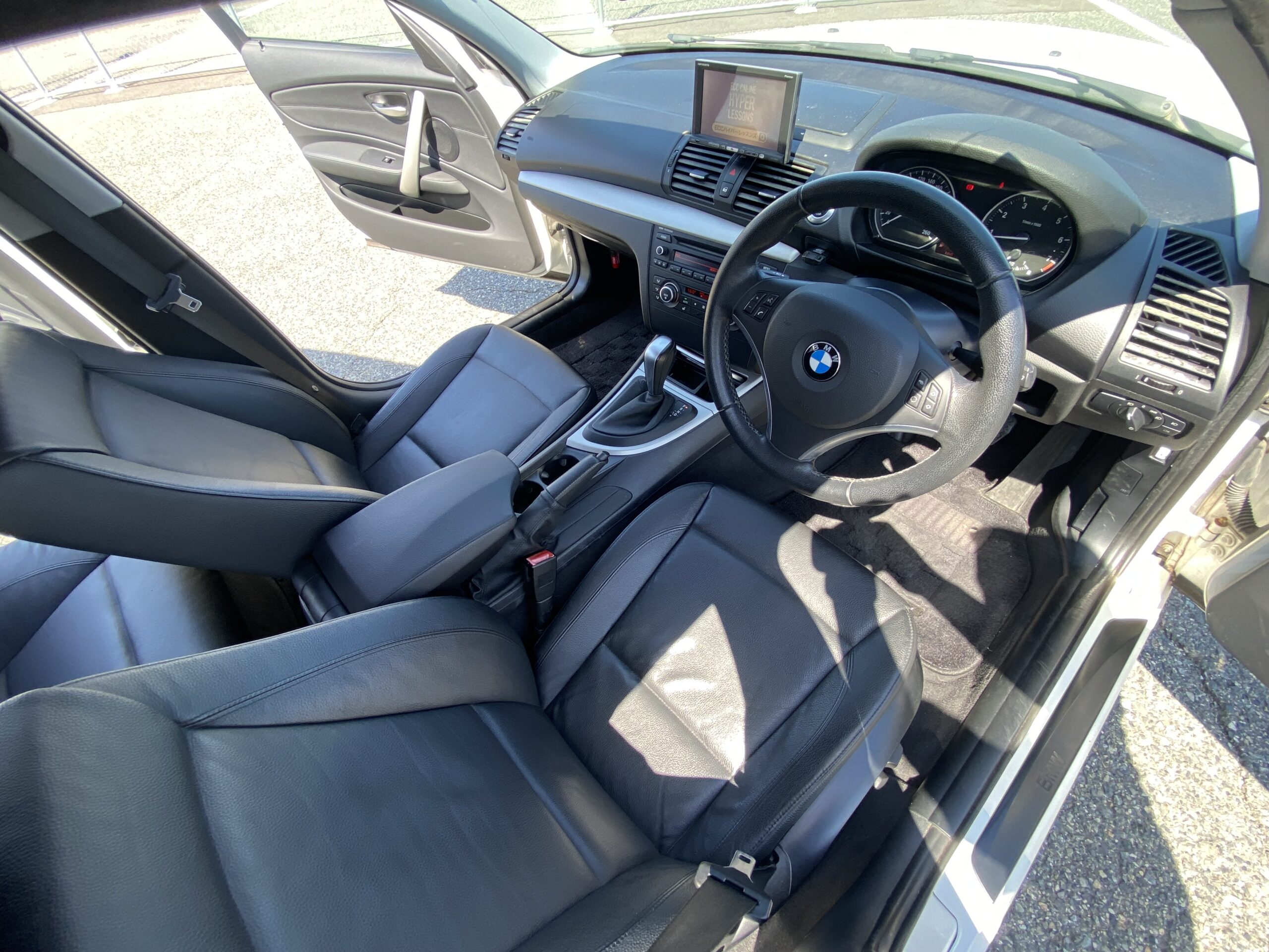 BMW 120i 運転席